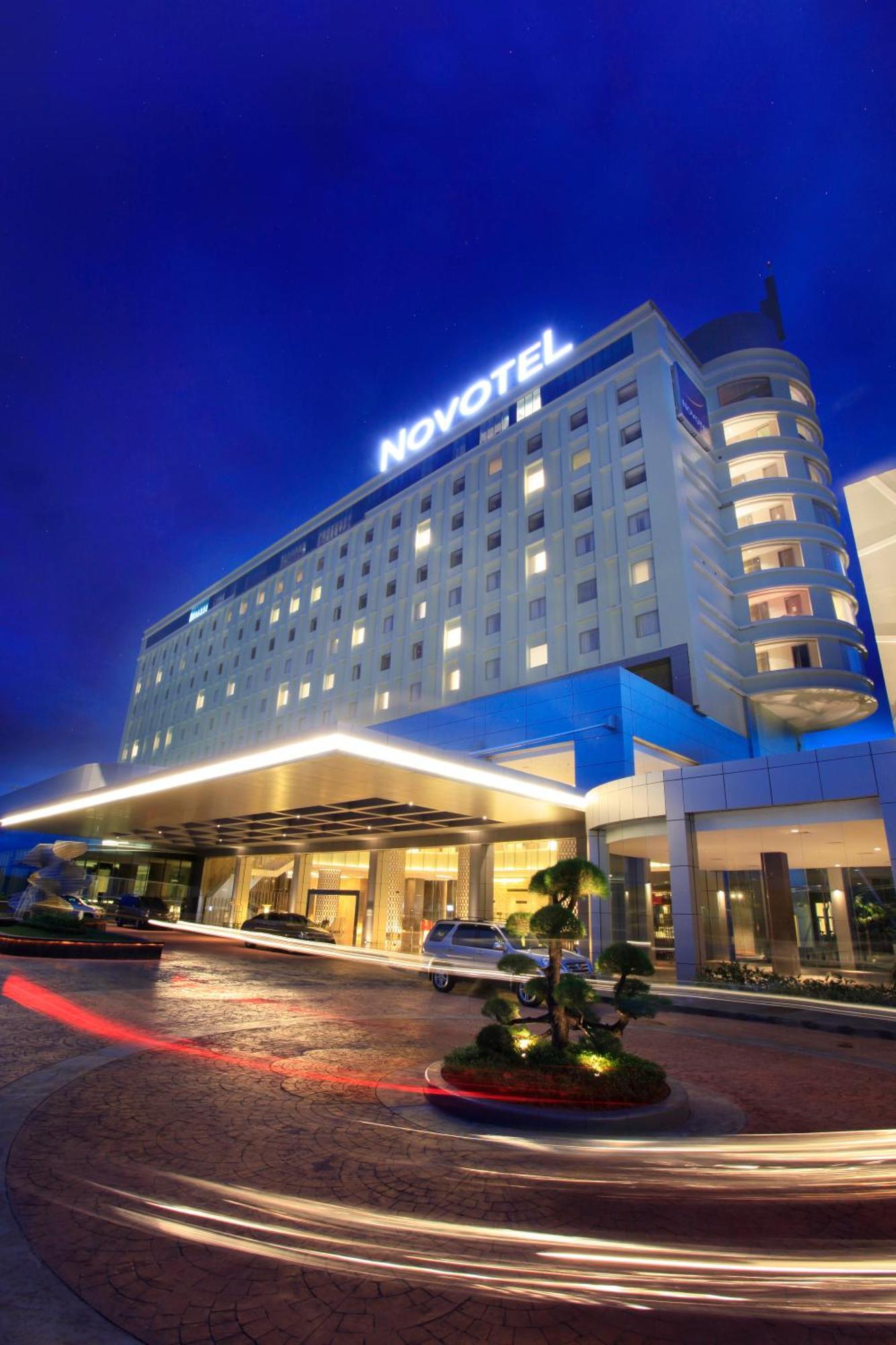 Novotel Bangka Hotel y Centro de Convenciones Pangkal Pinang Exterior foto