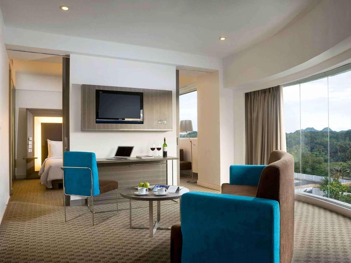 Novotel Bangka Hotel y Centro de Convenciones Pangkal Pinang Exterior foto